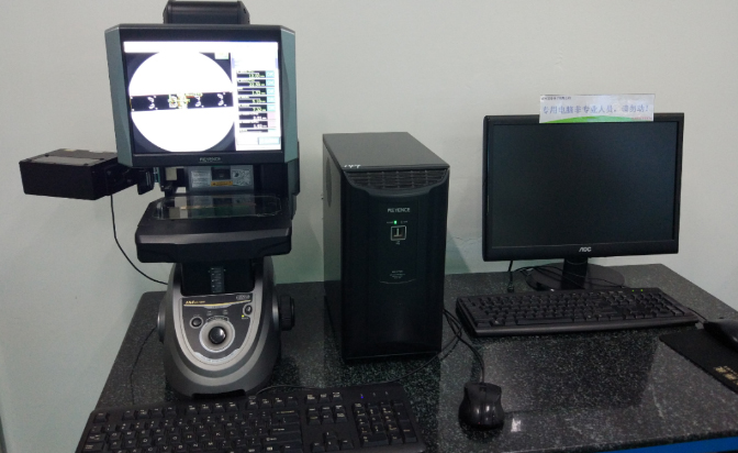 Fully automatic image size measuring instrument